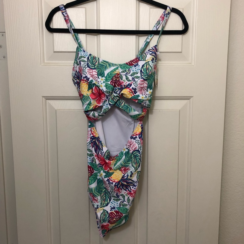 Binlowis One Piece Monokini Swimsuit Women’s Size L Floral Padded